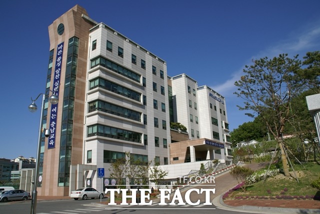 천안교육지원청과 천안시가 2022년 온종일돌봄 정책추진 유공 기관으로 선정돼 부총리 겸 교육부장관 기관 표창을 수상했다. / 더팩트DB