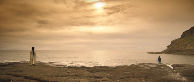 제주도가 2018년 이후 614편의 영화와 드라마, 광고의 촬영이 이뤄지는 등 로케이션 촬영지로 각광을 받고 있다. 사진은 서귀포시 안덕면 용머리 해안에서 촬영이 이뤄진 tvn 드라마 환혼의 한 장면이다(넷플릭스 갈무리)
