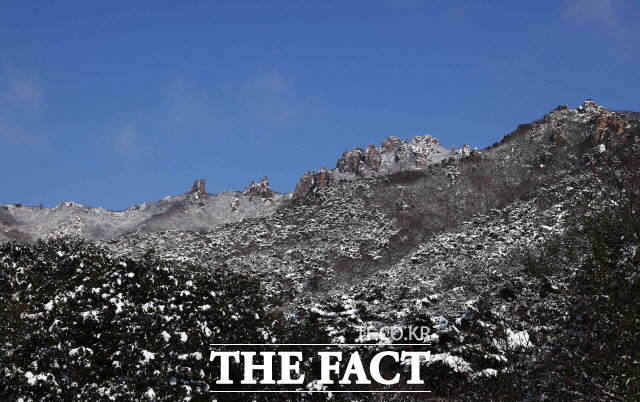 월출산 설경/강진군 제공