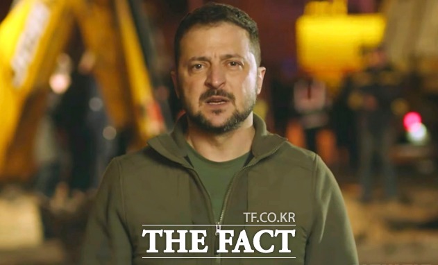 볼로디미르 젤렌스키 우크라이나 대통령이 21일(현지시간) 취임 후 처음으로 미국을 방문할 예정이라고 CNN방송 등이 보도했다. 젤렌스키 대통령은 방미 중 워싱턴에 갈 경우 백악관을 찾아 조 바이든 미국 대통령과 면담과 함께, 미국 의회에서 연설할 계획인 것으로 알려졌다. /키이우=AP.뉴시스