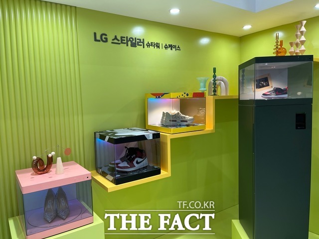 지난 10월 서울 코엑스에서 열린 한국전자전의 LG전자 부스에 슈케어 제품이 전시돼 있다. /최문정 기자