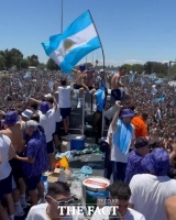  아르헨티나 우승 퍼레이드 400만 인파… 헬기 이동 '해프닝' (영상)