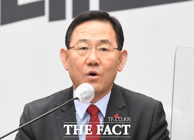 주호영 국민의힘 원내대표는 23일 오전 국회에서 열린 원내대책회의에서 이재명 더불어민주당 대표가 7050억 원의 지역화폐 예산을 요구하는 바람에 (예산안 합의가) 오래 끌렸다고 주장했다. /이새롬 기자