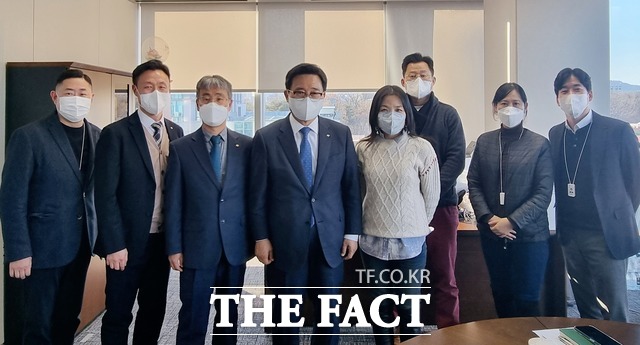 김춘진 한국농수산식품유통공사 사장(왼쪽에서 네 번 째), 이경애 대상 식품글로벌사업 총괄 전무(왼쪽에서 다섯 번 째) /aT 제공