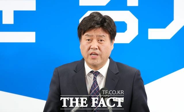 이른바 대장동 일당에게 불법 정치자금을 받은 혐의로 구속기소된 김용 전 민주연구원 부원장이 모든 혐의를 부인했다./사진=경기도