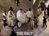  [TF현장] 박수홍, 웃음·스윗함 가득한 결혼식…신부와 다정한 모습(영상)