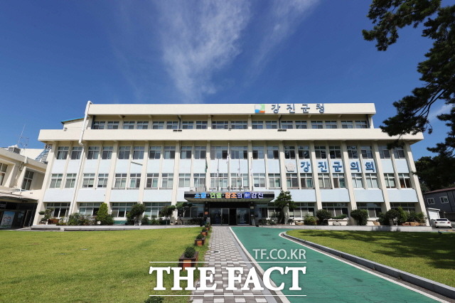강진군 청사 전경/강진군 제공