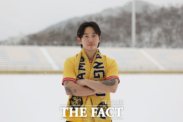 광주FC는 26일 대구FC와 강원FC 등에서 맹활약한 공격수 신창무(30)를 영입했다고 밝혔다./광주FC 제공