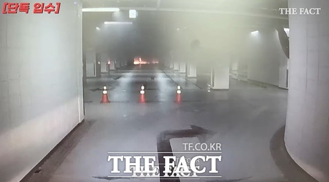 지난달 26일 대전 현대아울렛 화재 당시 지하주차장 진입 차량 블랙박스 영상 캡처 / 독자 제공
