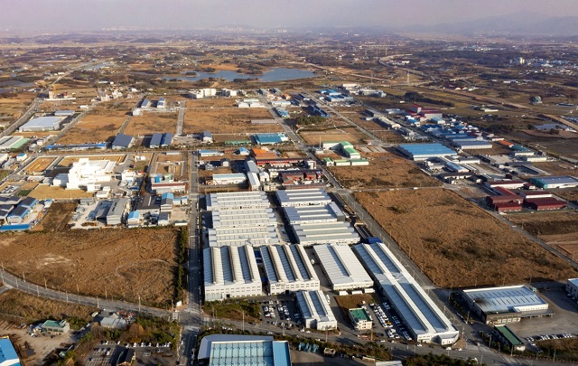 두산은 전라북도 김제 지평선산업단지 내 8만2211㎡ 부지에 건축면적 1만3000㎡ 규모의 하이엔드 FCCL 생산라인 공장을 착공했다. /두산 제공