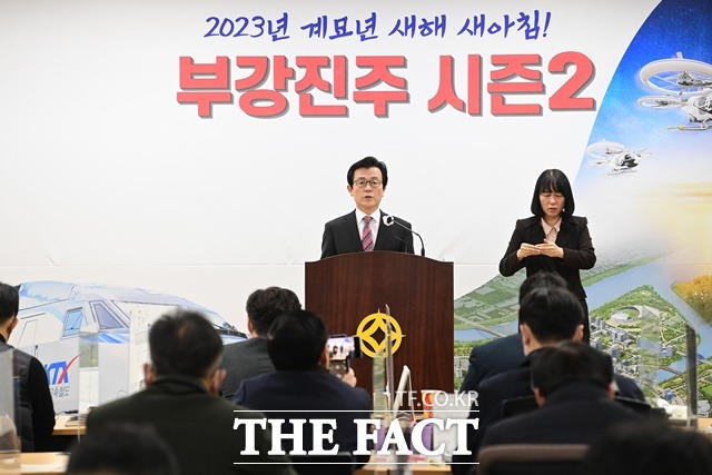 조규일 진주시장은 29일 신년 기자회견을 갖고 새해에는 더 크고 힘 있는 진주시를 만들겠다고 다짐했다./진주시 제공