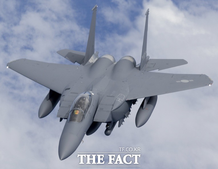 군당국이 우리 공군의 주력 전투기 F-15K의 성능을 개량하기로 결정했다. /공군