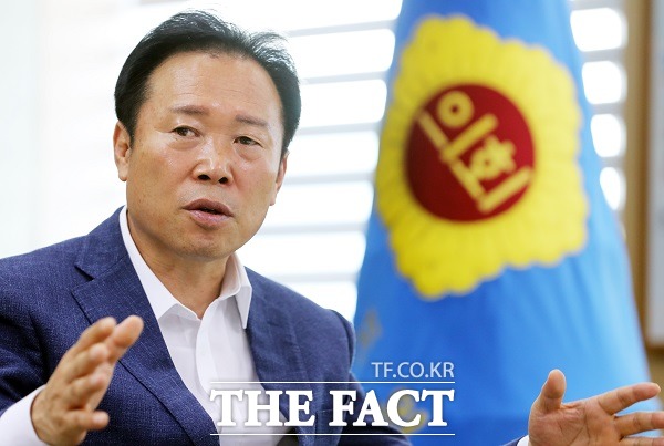 황영호 충북도의회 의장. /더팩트DB.