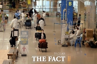 중국발 확진자 급증…입국 전후 검사·단기 비자 제한