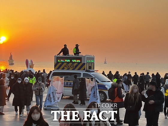 부산경찰청은 1일 해운대,광안리,송도,다대포 등 13개소에 경찰 인력을 배치했다. /부산경찰청 제공.
