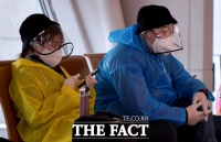  중대본, 내일부터 중국발 입국자 전원 PCR 검사 의무화