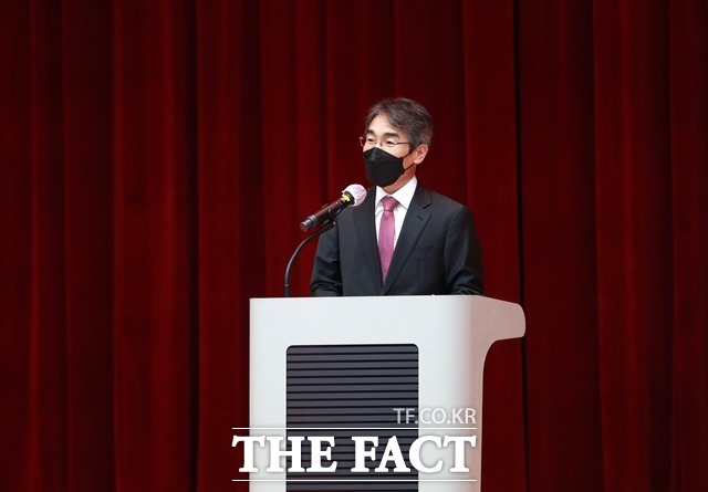 박주용 전북교육청 신임 부교육감이 2일 시무식에 참석하고 본격적인 업무를 시작했다. /전북교육청 제공