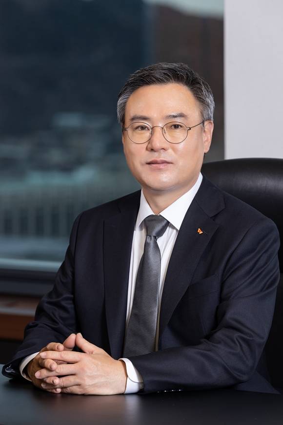 장동현 SK㈜ 부회장이 2일 2023년 신년사 통해 올해 경영 방향으로 생존 역량 강화와 새로운 성장 기회 선점을 제시했다. /SK 제공