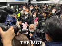  전장연 출근길 시위, 서울교통공사 저지로 불발