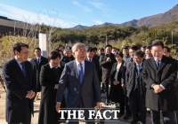  文 전 대통령 만난 이재명 