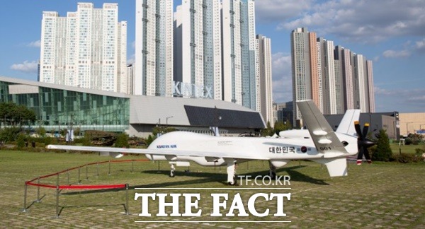 대한항공이 지난해 9월 경기도 고양시 일산 킨텍스에서 열린 대한민국 방위산업전(DX KOREA 2022)에서 실물 전시한 중고도 무인기.차기 군단급 무인기가 될 전망이다. /대한항공