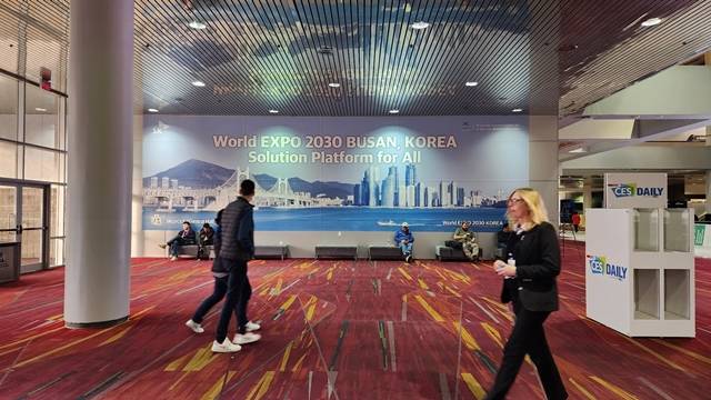SK이노베이션은 CES 2023 행사장인 미국 라스베이거스 컨벤션 센터 안에 부산엑스포 유치 기원 현수막을 게시했다. /SK이노베이션 제공