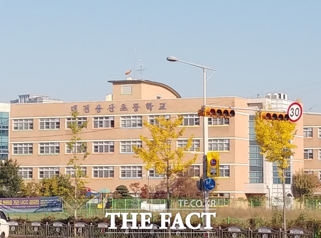 대전 용산초등학교 옆 옛 용산중학교 용지에 펜스가 쳐져 있다. / 대전=라안일 기자