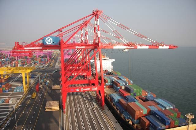 한진이 지난 2022년 연결 누계 기준 매출 2조8419억 원, 영업이익 1149억 원을 달성했다고 6일 밝혔다. 사진은 한진 인천 컨테이너터미널의 모습. /한진 제공