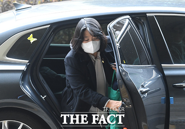 검찰이 정의기억연대(정의연) 회계 부정 의혹을 받는 윤미향 무소속 의원에 징역 5년을 구형했다. /이동률 기자