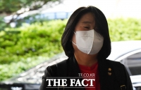  '정의연 의혹' 윤미향 징역 5년 구형…'공사 없이 기부금 사용'