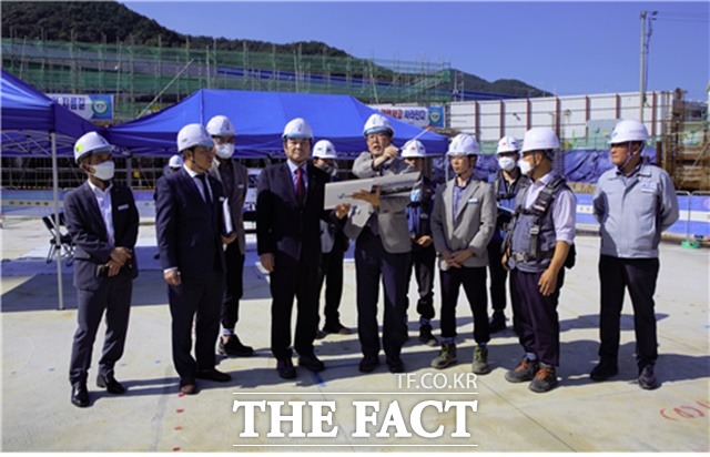 김권수 경남개발공사 사장이 도민행복을 현장에서 답을 찾는 적극행정을 추진해 나가겠다는 각오로 사업현장과 소통을 강화하고 있다./경남개발공사 제공