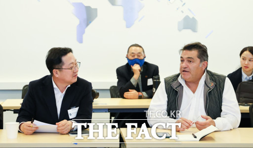 이장우 대전시장(왼쪽)과 사이드 아미디 글로벌 벤처캐피탈 플러그앤플레이(PnP) CEO / 대전시 제공
