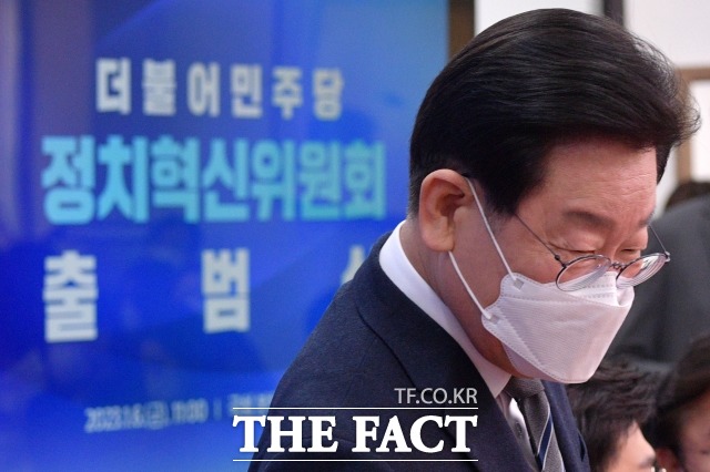 이재명 더불어민주당 대표가 성남FC 후원금 의혹으로 10일 수원지검 성남지청에 피의자 신분으로 출석했다. 사진은 지난 6일 국회에서 이 대표의 모습. /남윤호 기자