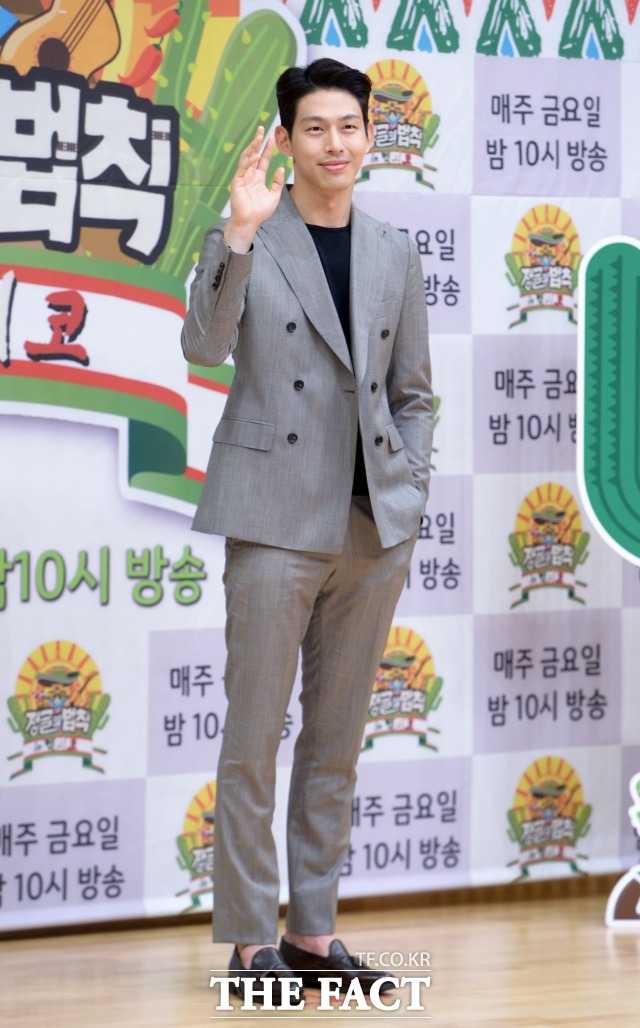 가수 겸 배우 최정원이 자신을 둘러싼 불륜설에 반박 입장을 밝혔다. /더팩트 DB