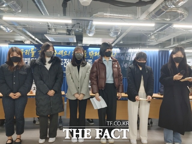 이태원에서 희생된 연희 양의 친구들 6명이 11일 기자회견에 참석해 친구에게 보내는 눈물겨운 글을 읽어 장내를 숙연하게 만들었다./광주=박호재 기자