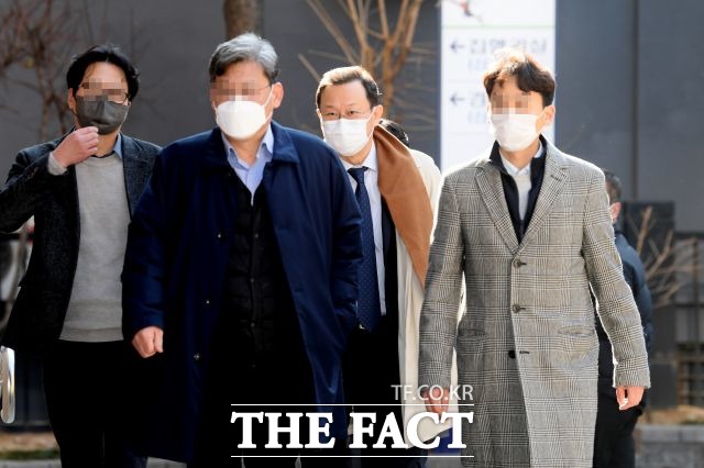 어 전 부회장은 의사 85명에게 89억 원 상당의 불법 리베이트 제공한 혐의로 2019년 7월 기소됐다. /이선화 기자