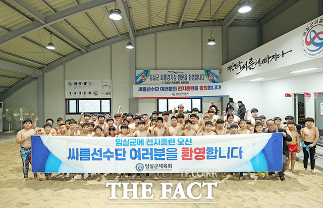 전북 임실군 씨름장에서 동절기 전지훈련 16개팀 127명 선수가 훈련을 실시하고 있다. /사진=임실군 제공