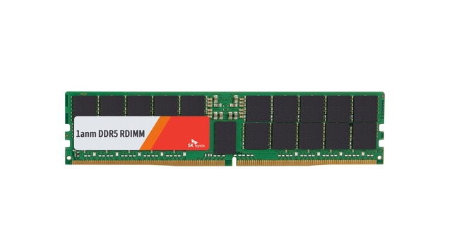 SK하이닉스가 개발한 10나노급 4세대 DDR5 서버용 D램이 인텔의 최신형 CPU 사파이어래피즈에 적용 가능하다는 인증을 통과했다. /SK하이닉스 제공
