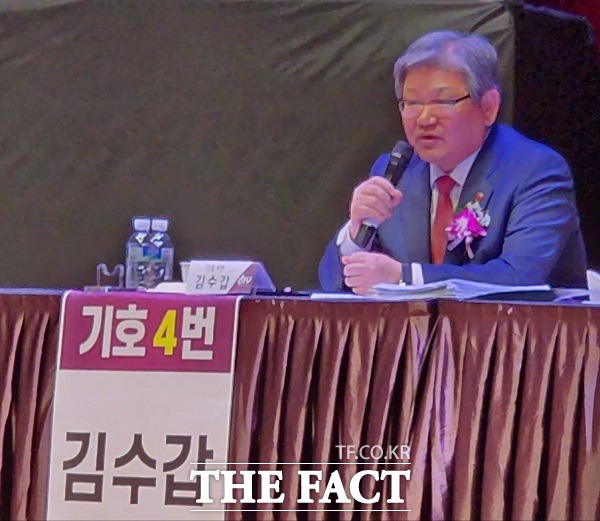 기호 4번 김수갑(61) 법학전문대 교수. /청주=이주현 기자.