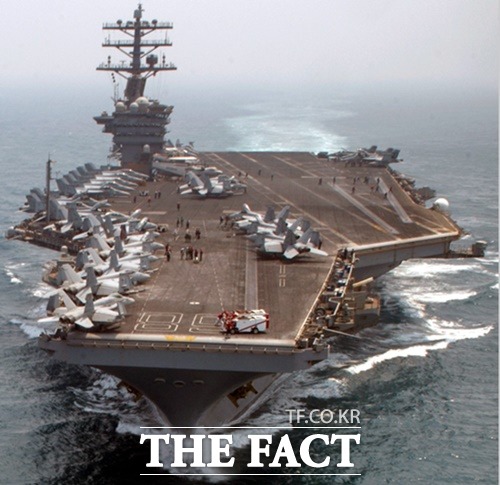 남중국해서 항모타격전단을 구성해 훈련중인 핵추진 항공모함 니미츠함의 전면 모습. /미해군 7함대