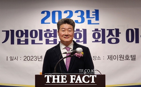 16일 오창기업인협의회 회장에 취임한 방현복 우원중공업 대표가 인사말을 하고 있다. /청주=이주현 기자.