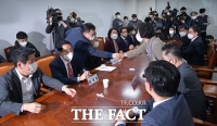  여·야 '초당적 정치개혁' 논의 모임, 첫 회동 [TF사진관]