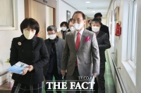  박상돈 천안시장, 설 맞아 사회복지시설과 전통시장 방문