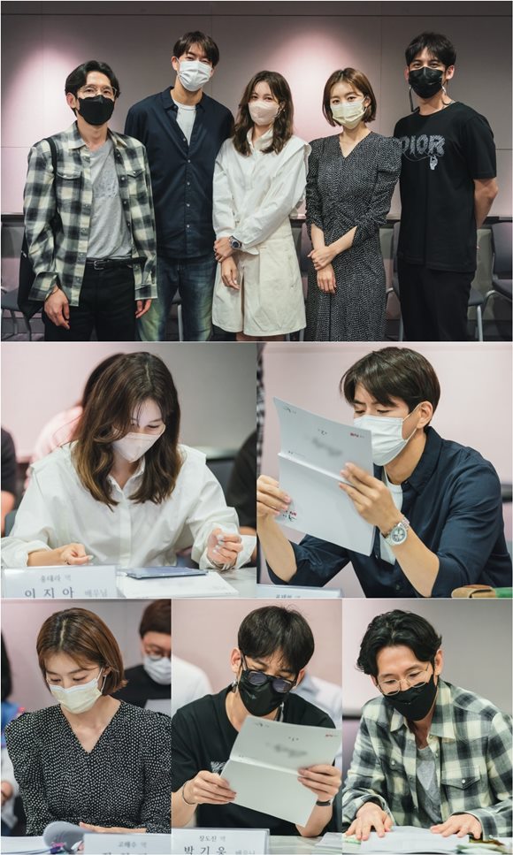 tvN 새 드라마 판도라 : 조작된 낙원 제작진이 17일 배우들의 대본리딩 현장을 공개했다. /tvN 제공