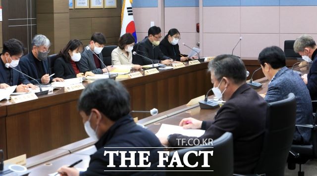 18일 최상기 인제군수는 각 부서장 등 관계 공무원이 참석한 가운데내년도 주요 현안사업 중 신규 24사업 총 사업비 2200억원 규모의‘2024년 정부예산 확보 1차보고회’를 가졌다./인제군 제공