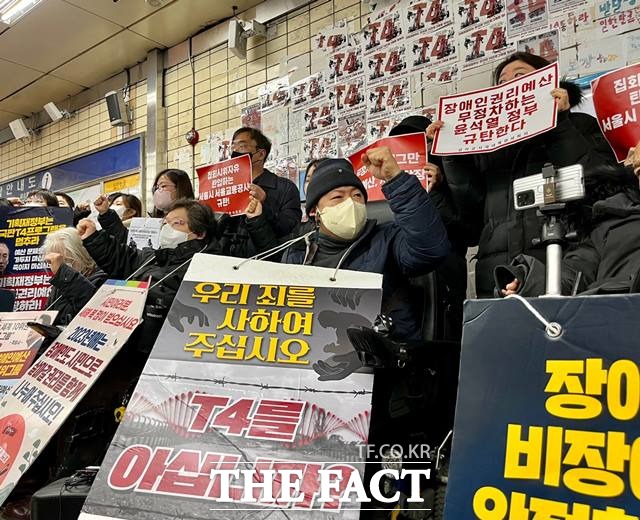 18일 전국장애인차별철폐연대(전장연)가 서울시에 단독 면담을 재차 요구했다. /조소현 인턴기자