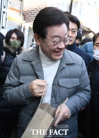  '검찰 출석 결심'한 이재명 '여유넘치는 모습' [TF사진관]