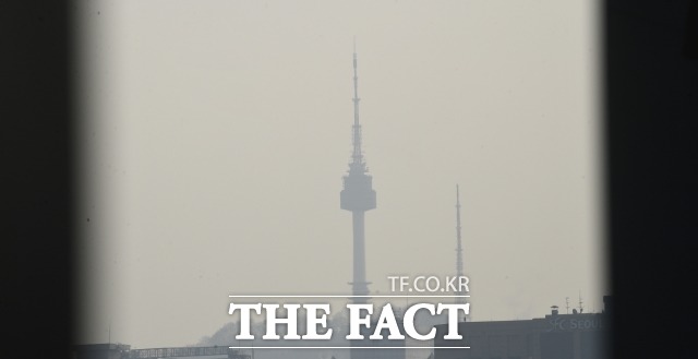 미세먼지는 전 권역이 오전까지 나쁨이다가 오후 들어선 보통 수준이 되겠다. /이동률 기자