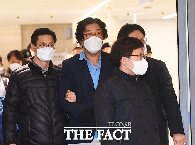 쌍방울그룹을 둘러싼 각종 의혹을 수사 중인 검찰이 검찰이 김성태 전 쌍방울 회장에 대한 구속영장을 청구했다. /이동률 기자