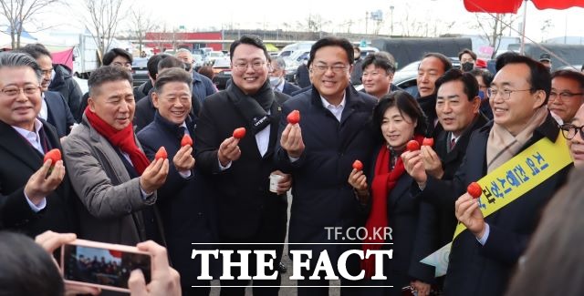 국민의힘 광주전남 현장 비상대책위 회의 후에 지도부가 광주시내 시장을 방문, 민심을 살피고 홍보활동을 펼쳤다. /국힘 순천당협사무실 제공